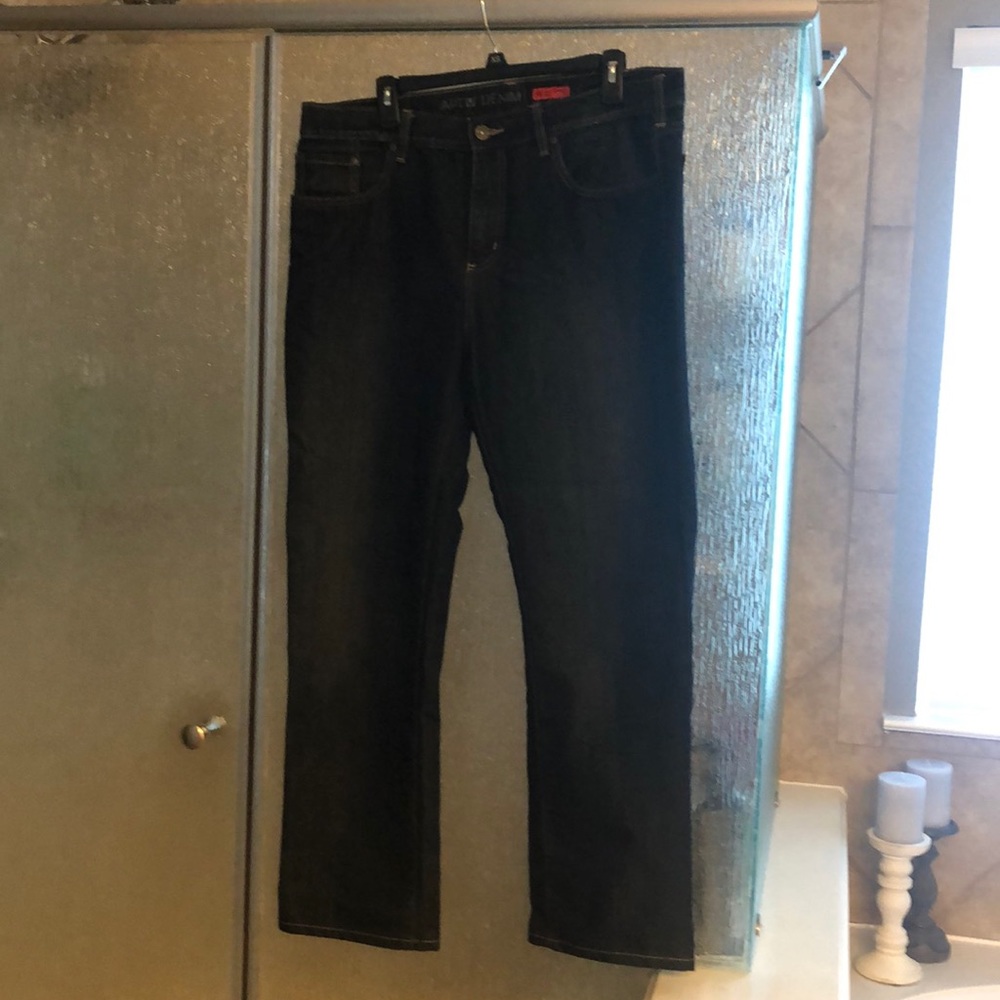 Men’s dark wash jean